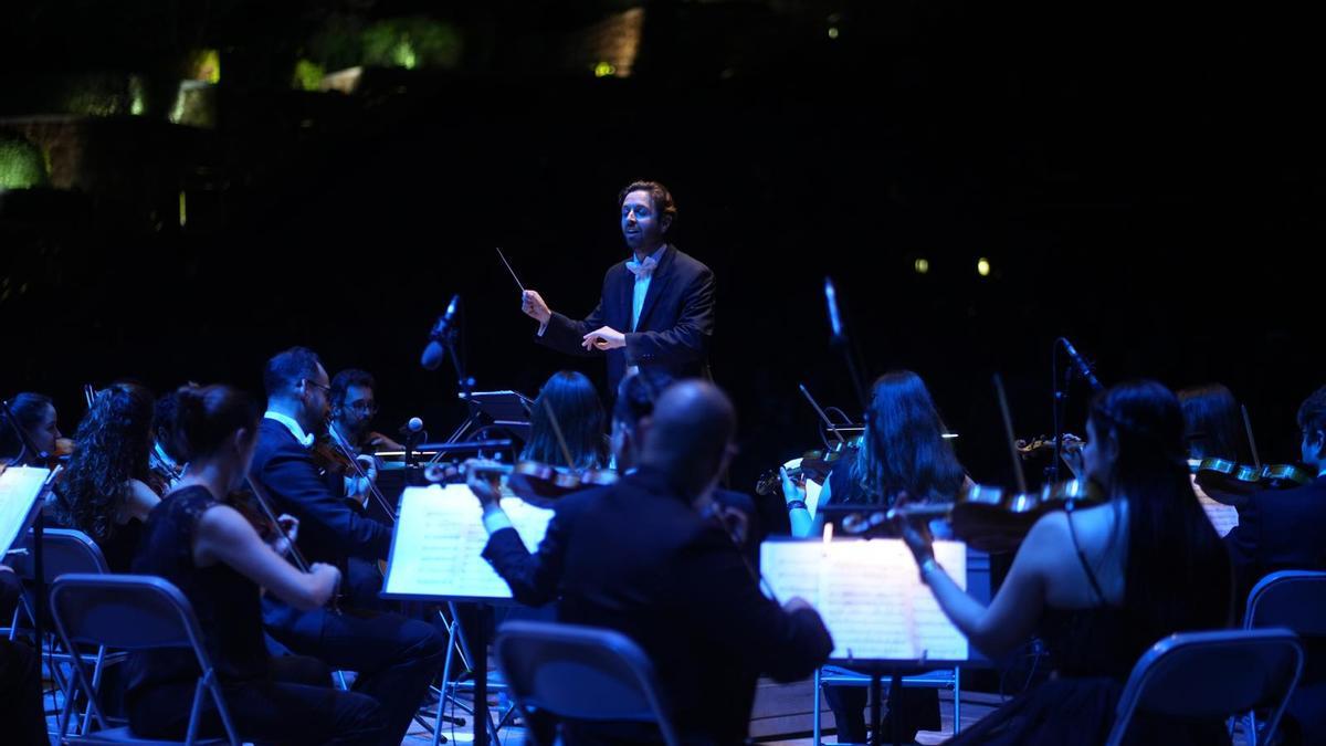La Royal Film Concert Orchestra durante su concierto en el Teatro de la Axerquía.