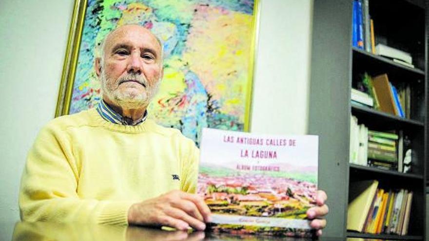 Arriba, el autor Carlos García junto a su nuevo libro. Sobre estas líneas, la avenida de la Trinidad en 1950, foto de Enrique de Armas; y los viejos molinos de la calle Núñez de la Peña, entre 1910 y 1915. | andrés gutiérrez - lot