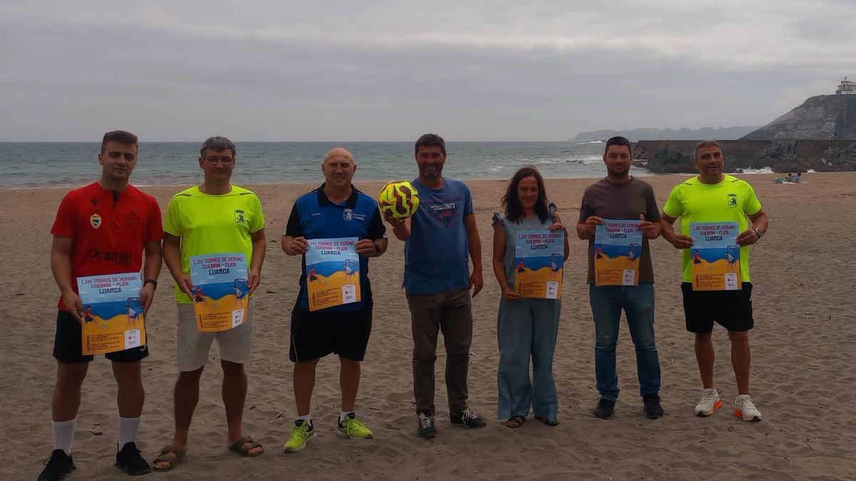 Vuelve el mítico torneo estival de Luarca: el "Cuadrín" de la playa cumple sesenta y cuatro años y reunirá a casi trescientos participantes