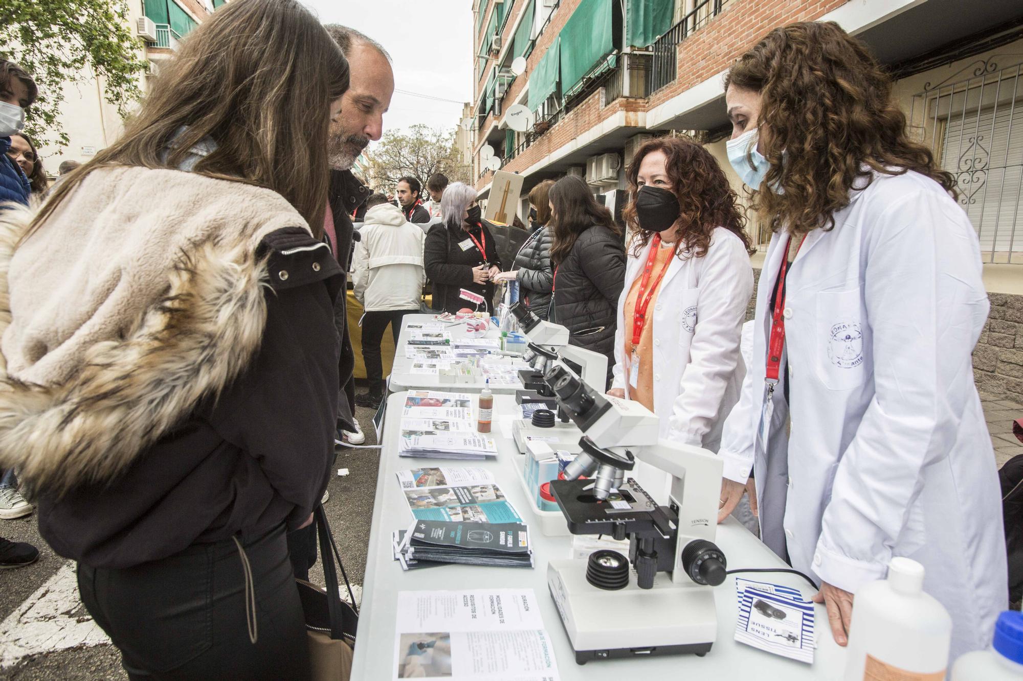Talleres de estética, emergencias y laboratorios, en plena calle de Alicante