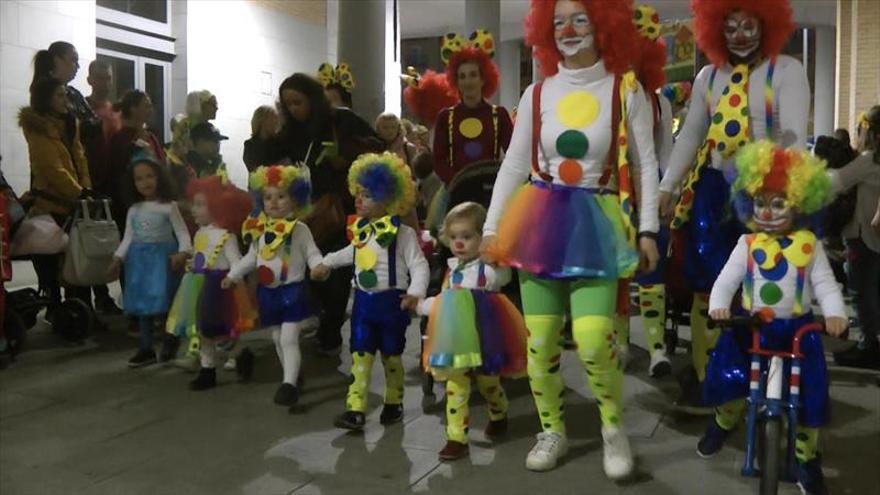 El desfile infantil anima las calles