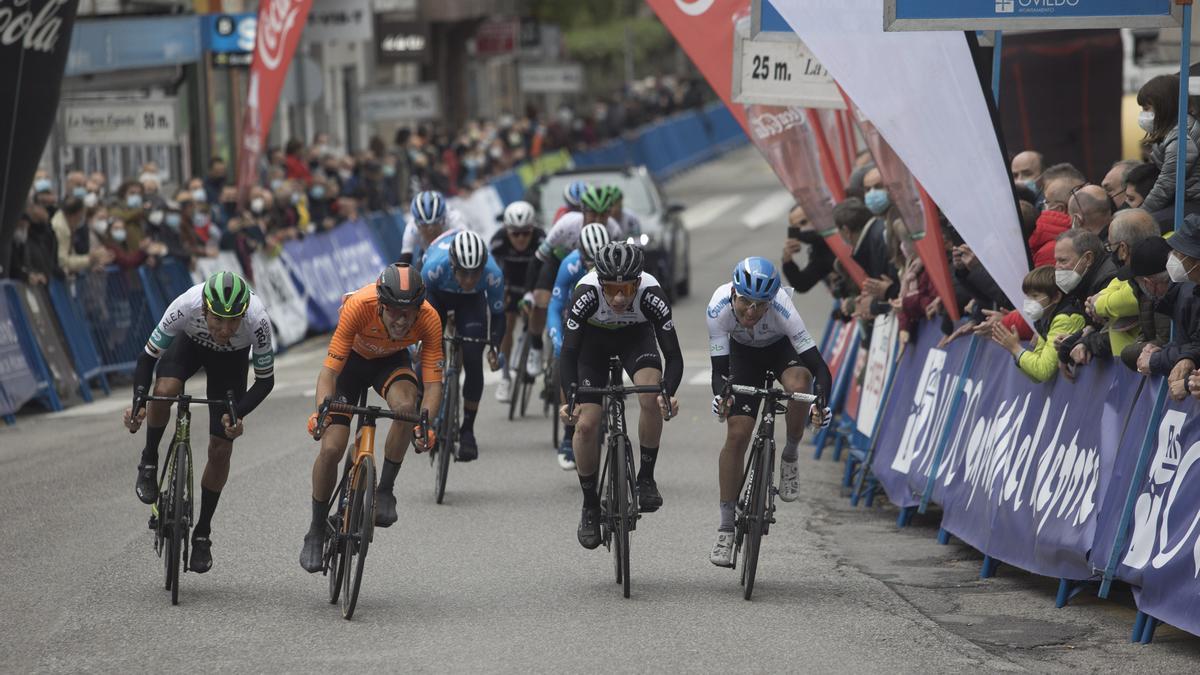 Imágenes de la primera etapa de la Vuelta a Asturias