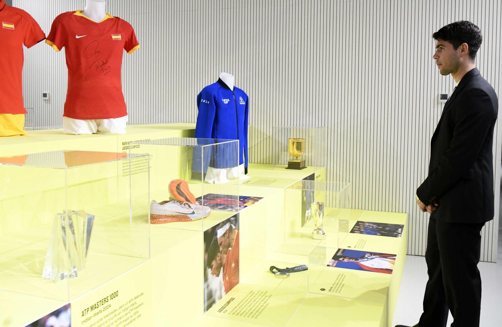 Así ha sido la inauguración de la exposición de Carlos Alcaraz en la Cárcel Vieja de Murcia