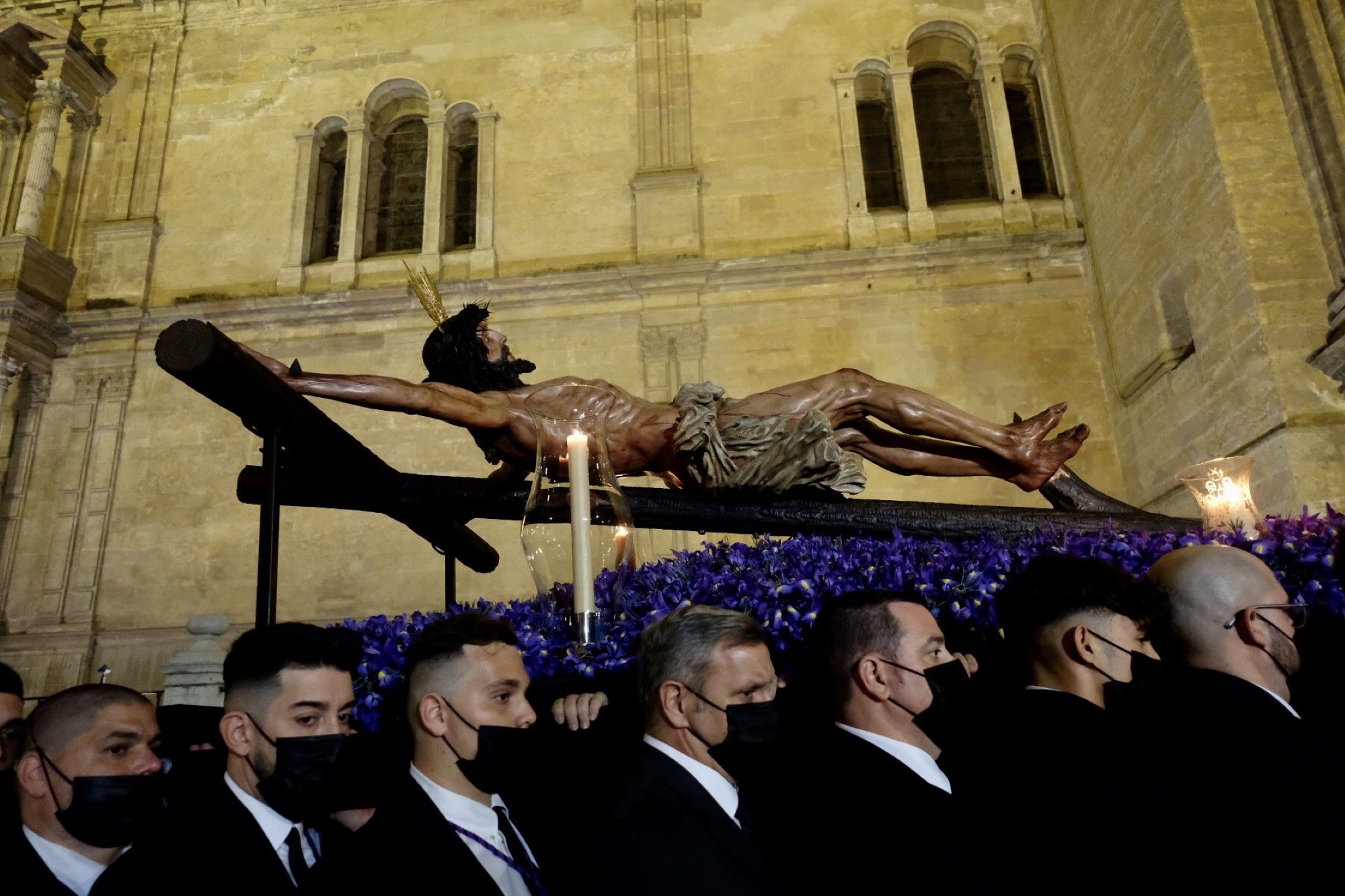 El Cristo de la Crucifixión accede a la Catedral