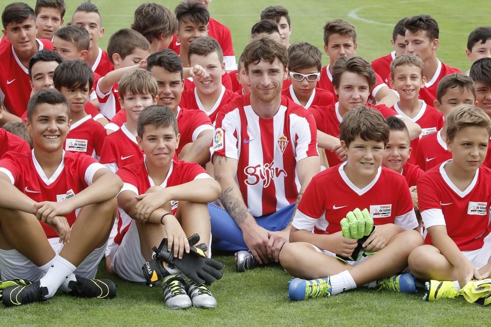 El Sporting presenta a Amorebieta