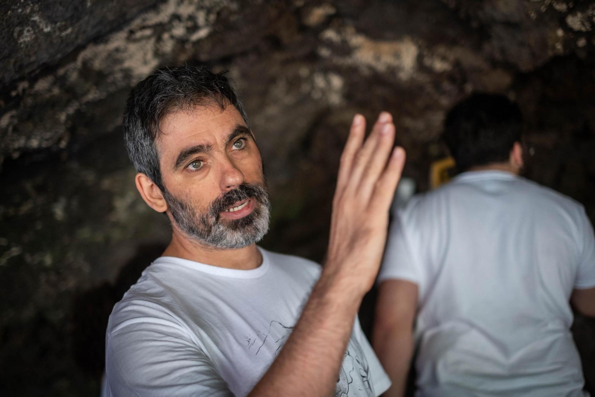 Excavación arqueológica en la Cueva de los Cabezazos, en Tegueste
