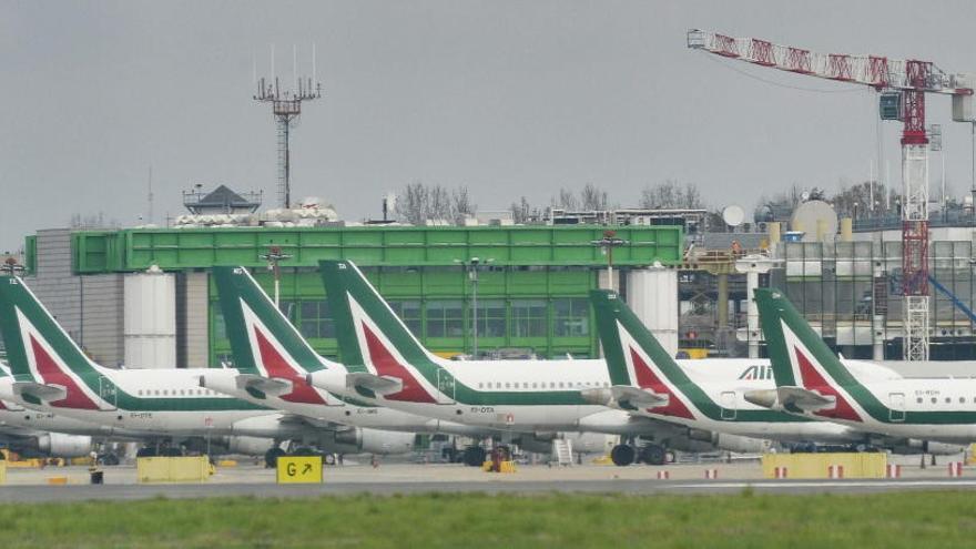 Aviones de Alitalia en Milán.