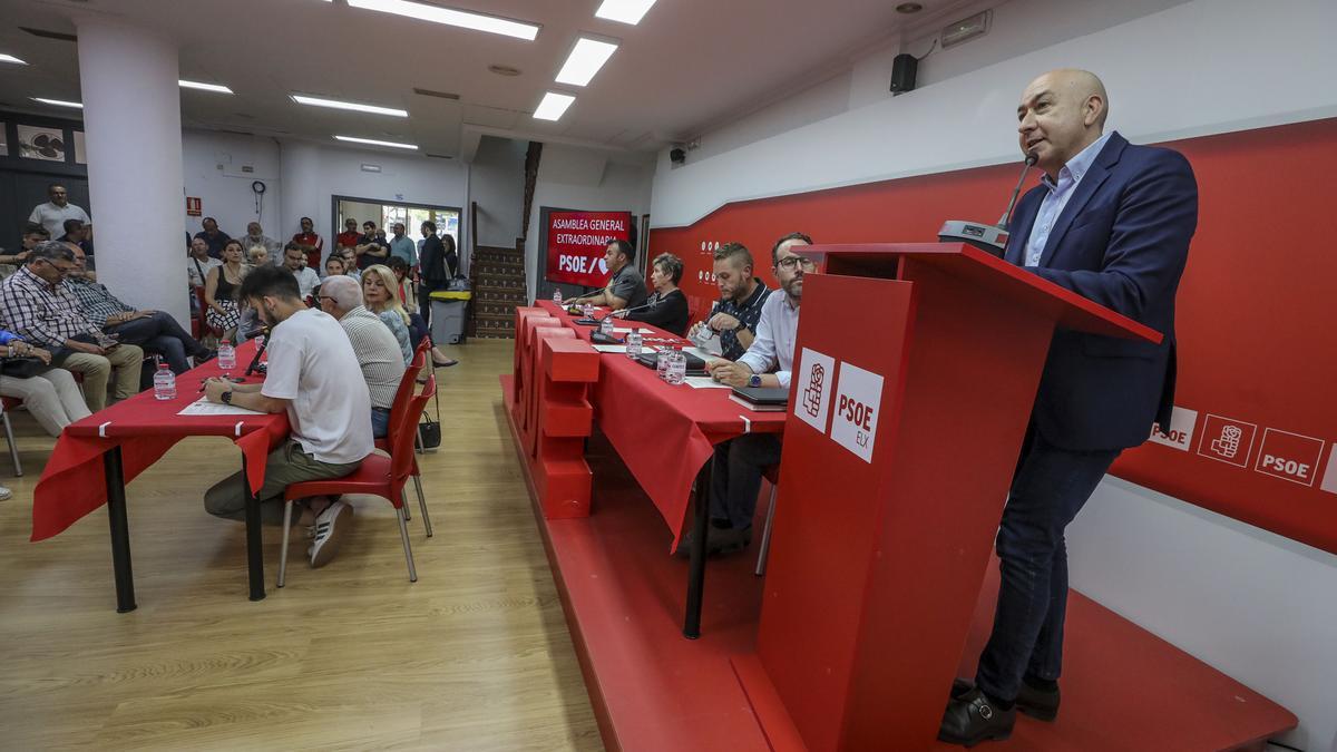 Alejandro Soler, esta tarde durante su intervención en la asamblea general del PSOE de Elche