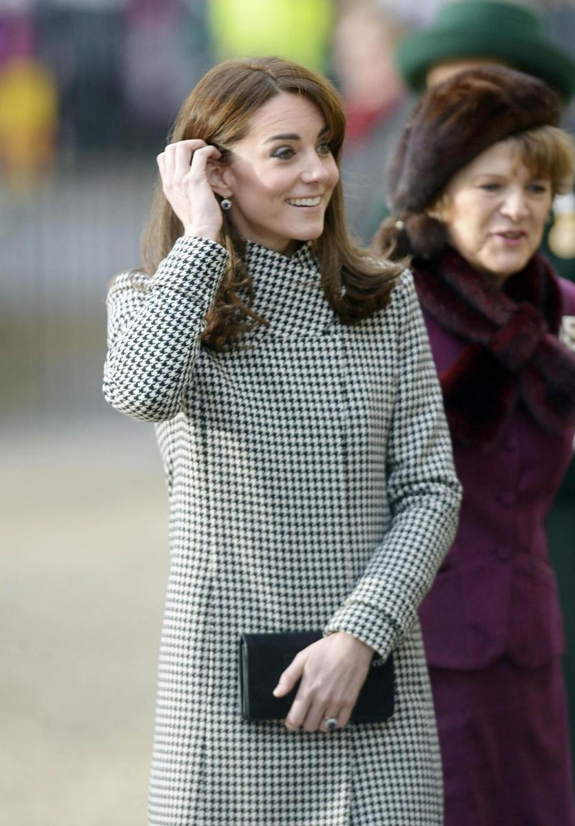 Kate Middleton con abrigo de los grandes almacenes Reiss