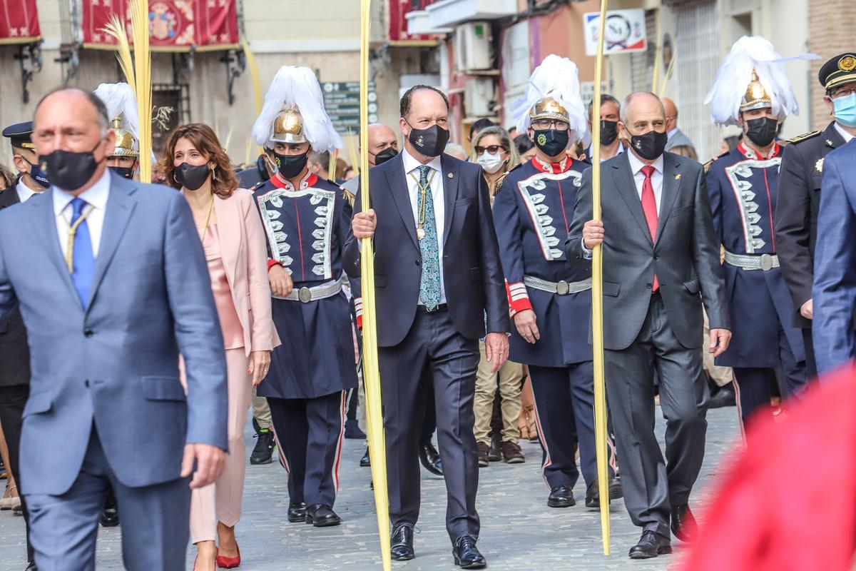 El obispo Munilla preside la procesión de las Palmas en Orihuela