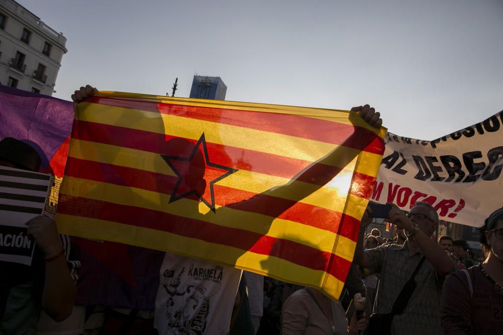 Protesta a la Puerta del Sol de Madrid pel dret a decidir