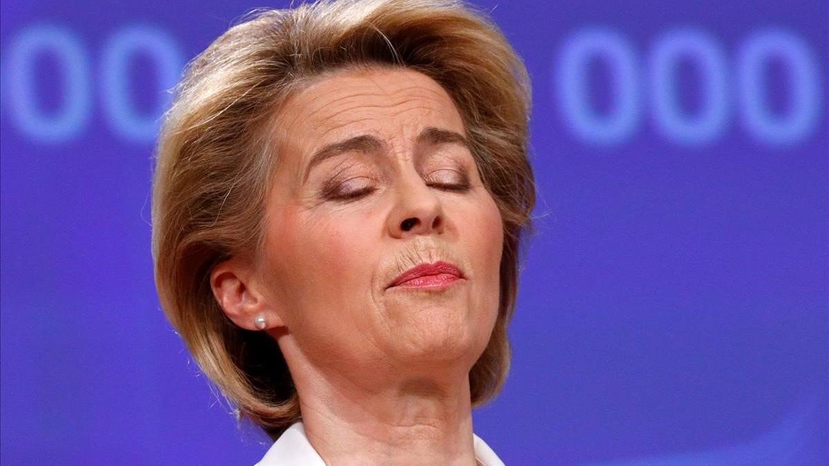 La presidenta de la Comisión Europa, Ursula von der Leyen, durante la rueda de prensa que ha concedido este jueves, en Bruselas.