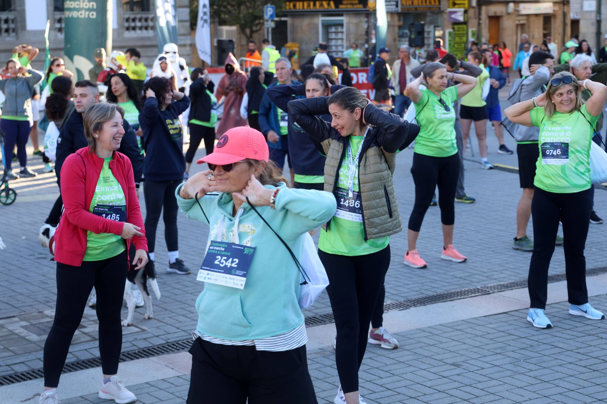 Dos mil setecientos participantes convirtieron la Marcha contra el cáncer de Pontevedra en la más multitudinaria de Galicia