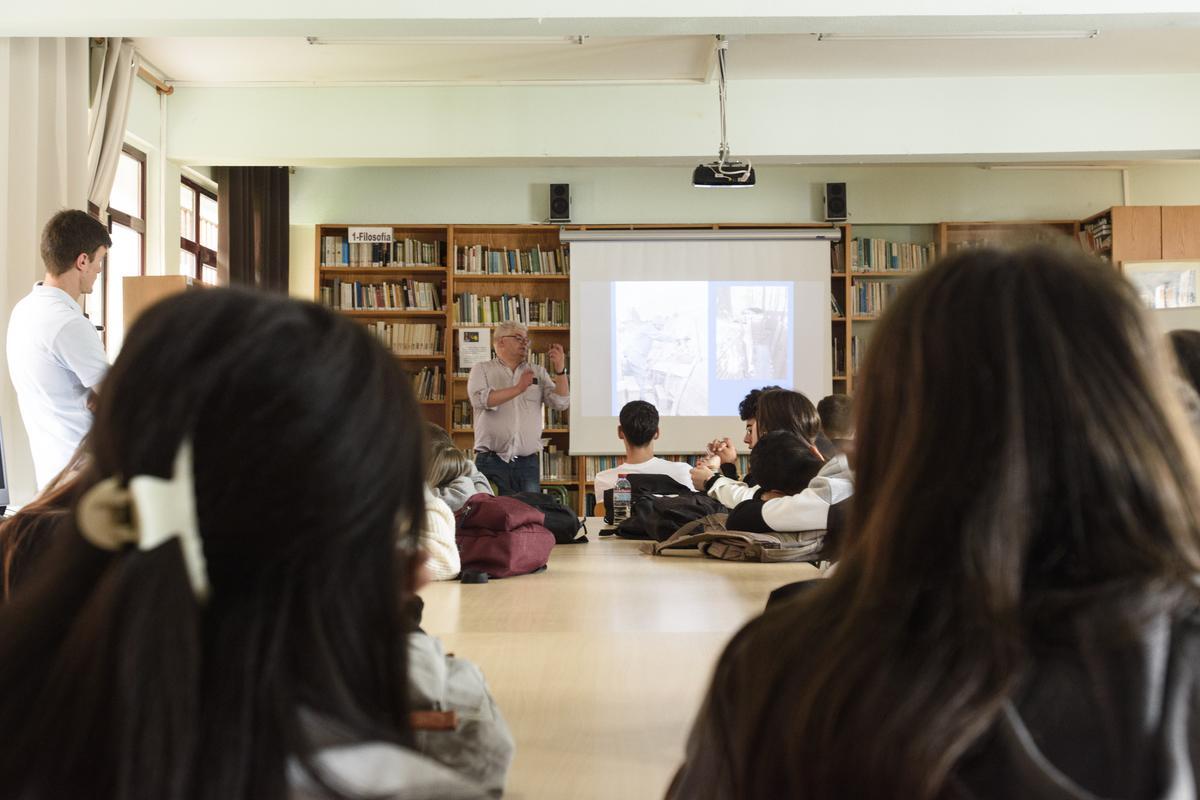 EN IMÁGENES: Así fue la charla sobre la I Guerra Mundial en el IES Pérez de Ayala