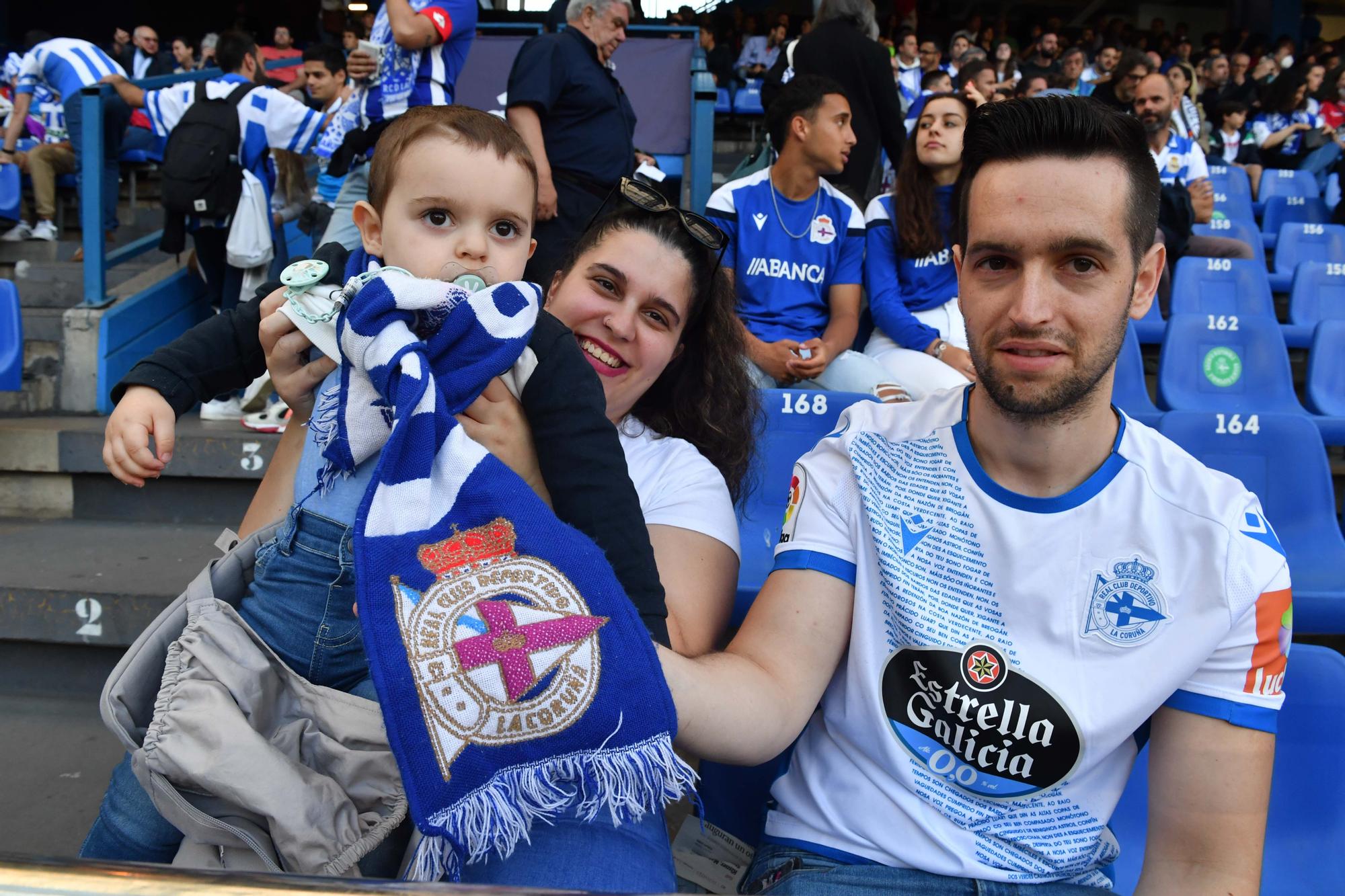 Afición del Deportivo en Riazor ante el Linares