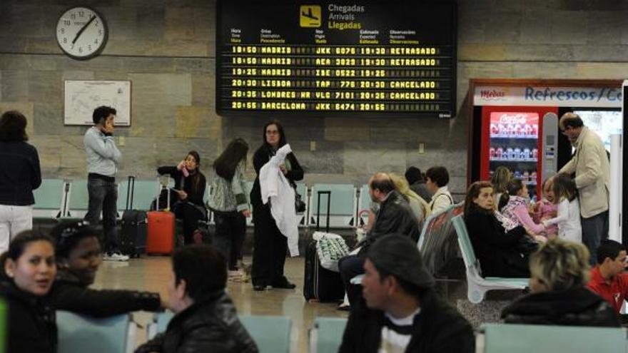 Los pasajeros del vuelo A Coruña-Londres llegan a destino 24 horas más tarde