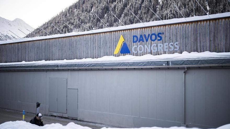 Los economistas del Foro de Davos prevén que la economía mundial se debilite en 2024, sobre todo en Europa