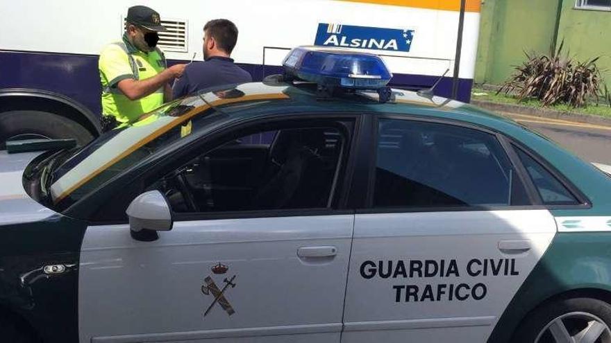 El conductor de un bus escolar de Cee con 35 niños, positivo en cocaína y cannabis