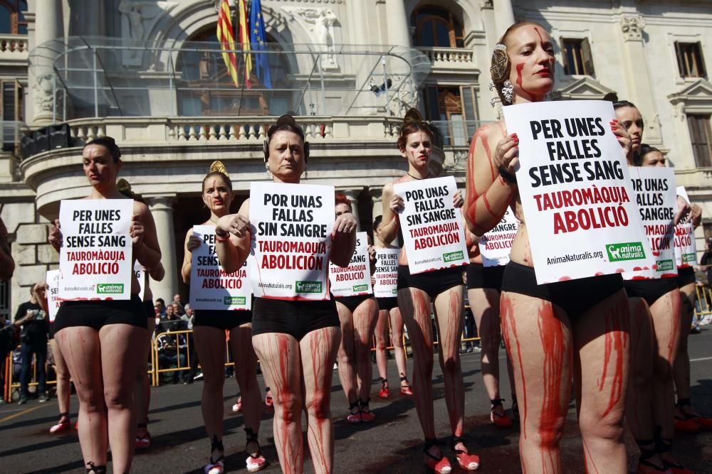 Manifestación y performance antitaurina en Valencia