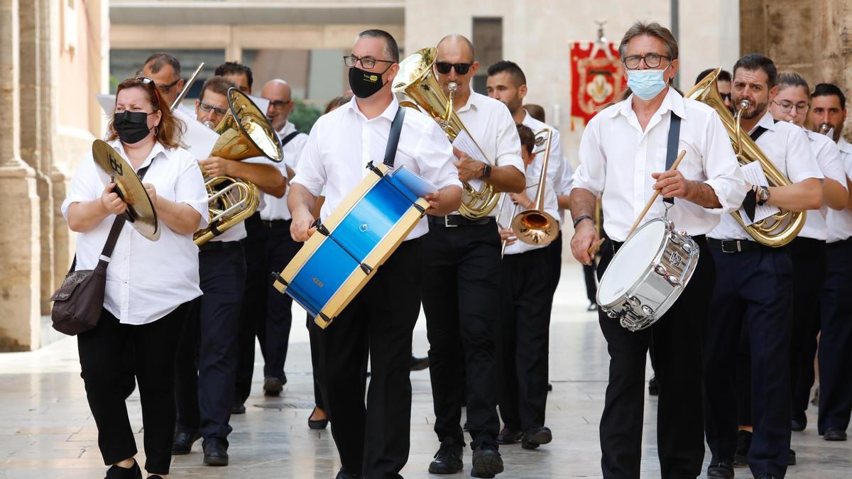 Búscate en el segundo día de Ofrenda por las calles del Mar y Avellanas (entre las 11.00 y 12.00 horas)