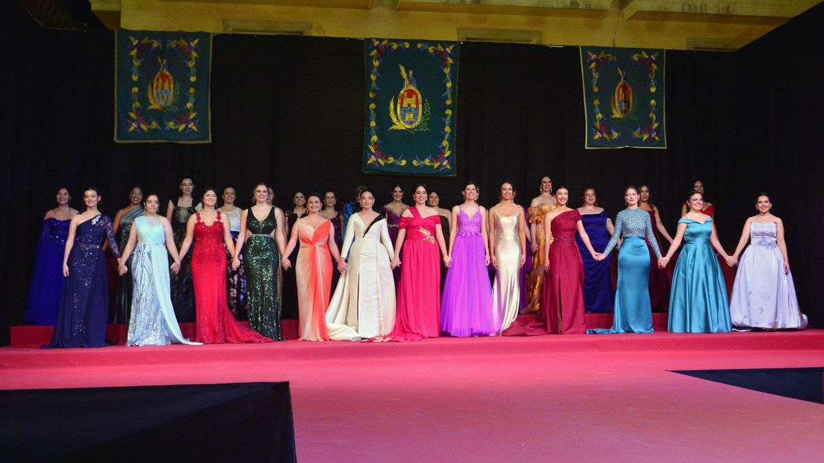 Desfile de presentación de candidatas a Reina Mayor de las Fiestas de Elche