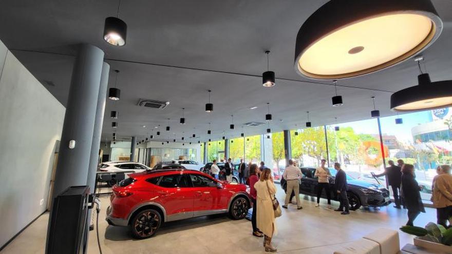 Presentación del nuevo Cupra León en el ‘Cupra Garage’ de Murcia. | FRAN FERNÁNDEZ