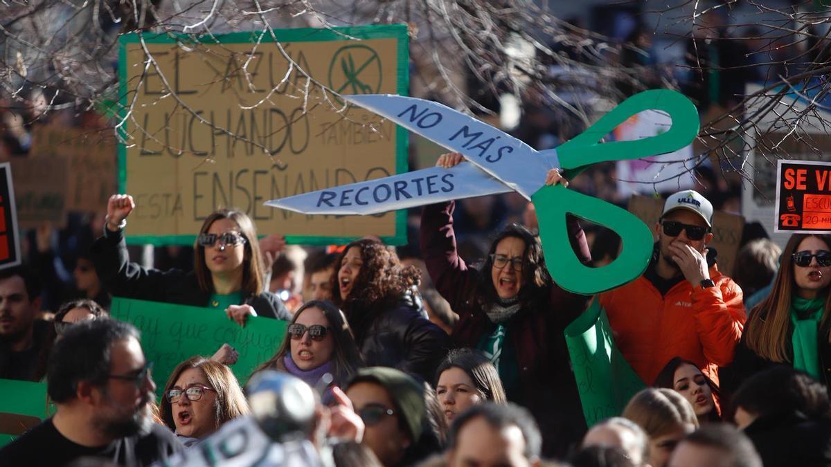 Manifestación en Zaragoza durante la huelga educativa de enero.