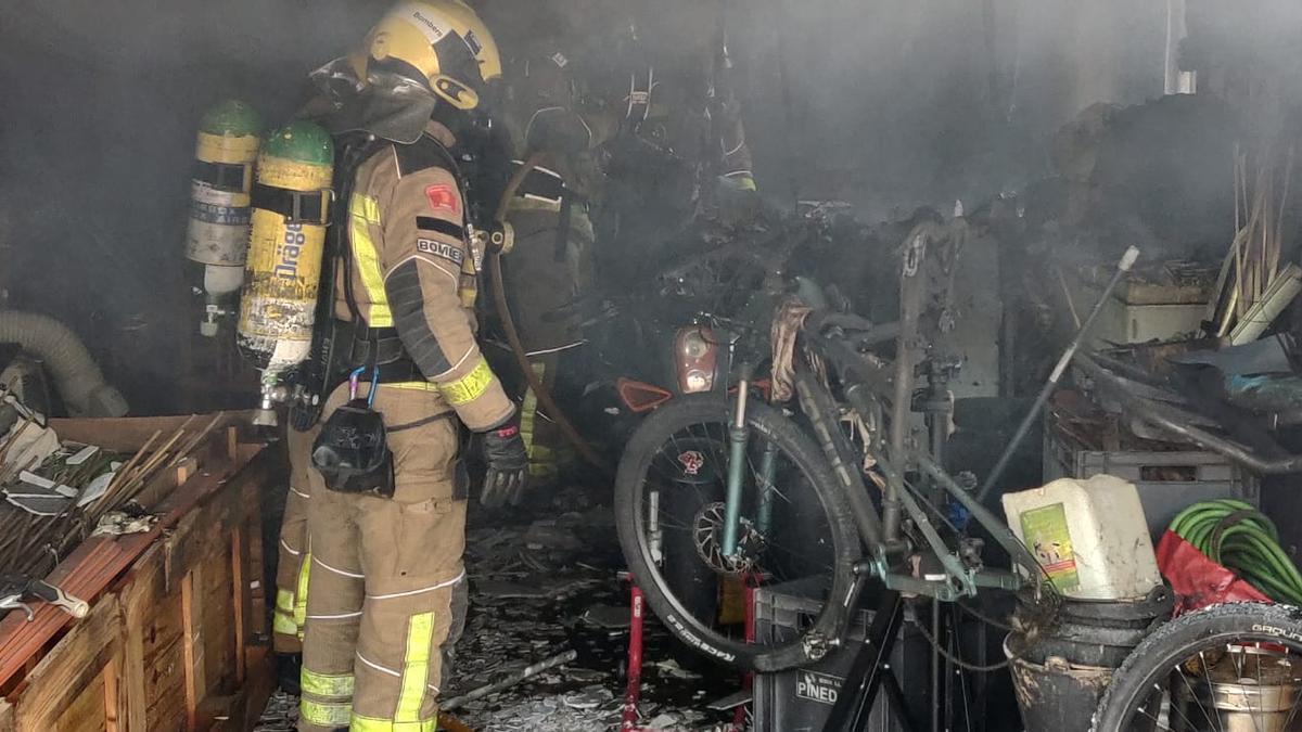 Així és com va acabar el garatge després de l’incendi.