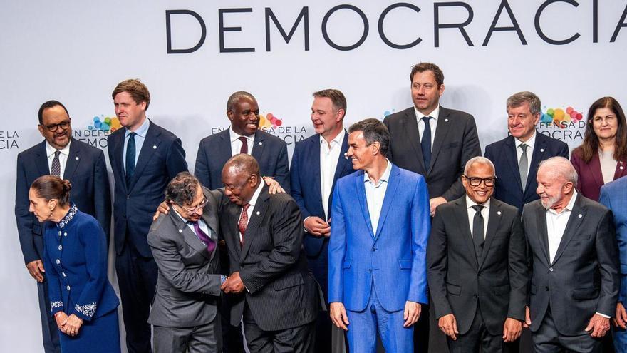 La prensa internacional ignora la cumbre progresista de Sánchez con Lula y Sheinbaum frente a Trump