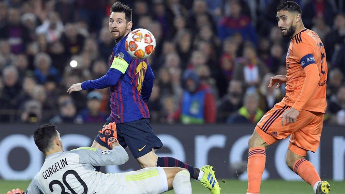 Messi marcó dos goles ante el Olympique Lyon