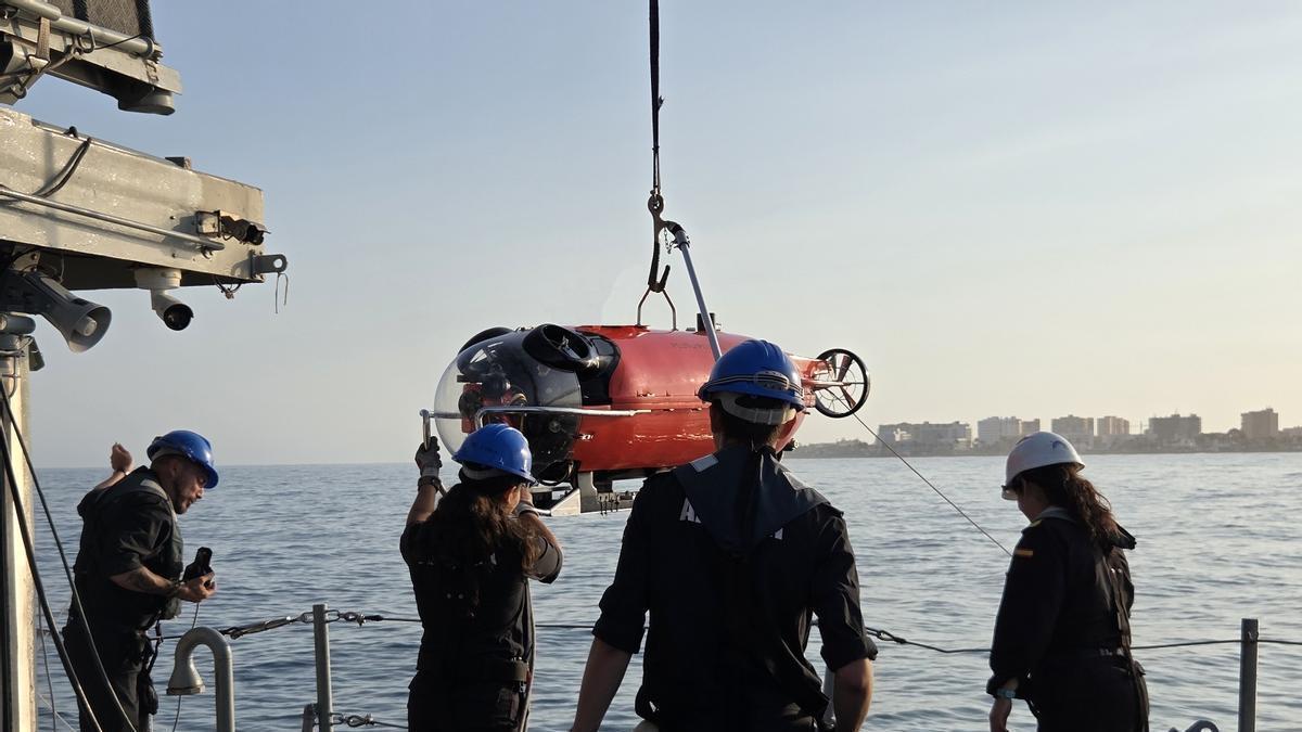 Los cazaminas ‘Turia’ y ‘Duero’ vigilan las infraestructuras submarinas en el mar de Alborán