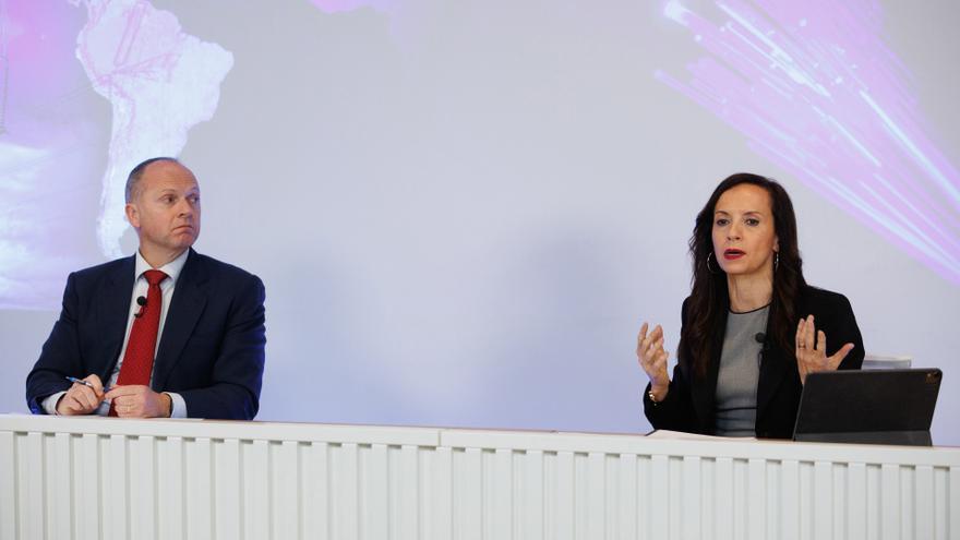 El consejero delegado de Redeia, Roberto García Merino, y la presidenta de Redeia, Beatriz Corredor.