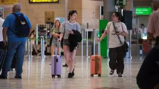 El tráfico aéreo en los aeropuertos canarios aumenta un 4,8% en los primeros cinco meses del año
