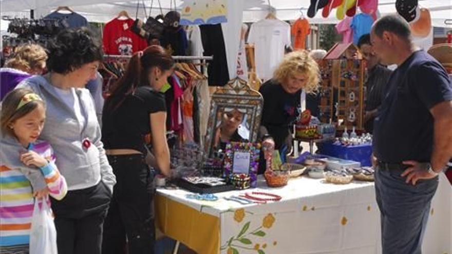 Feria de Comercio Local en la playa