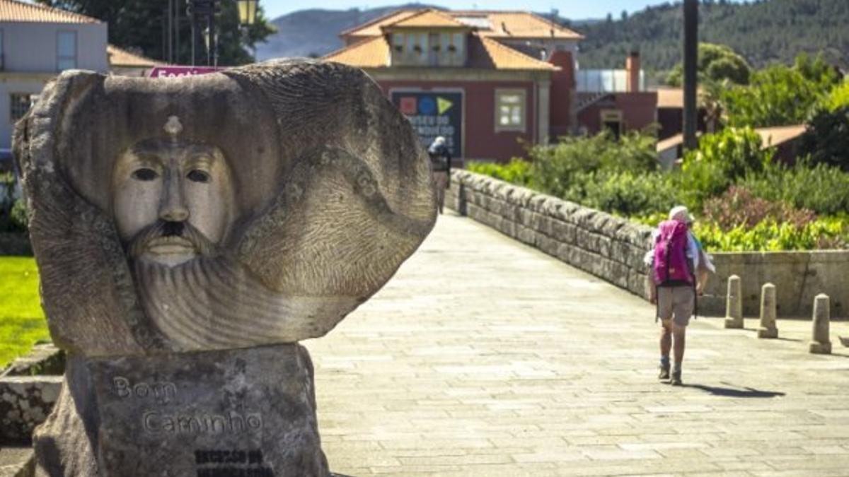 Escultura sobre el Camino de Santiago ubicada en Ponte de Lima.