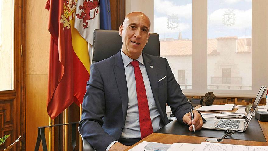 El alcalde de León: “Seguiremos peleando por nuestro autogobierno”