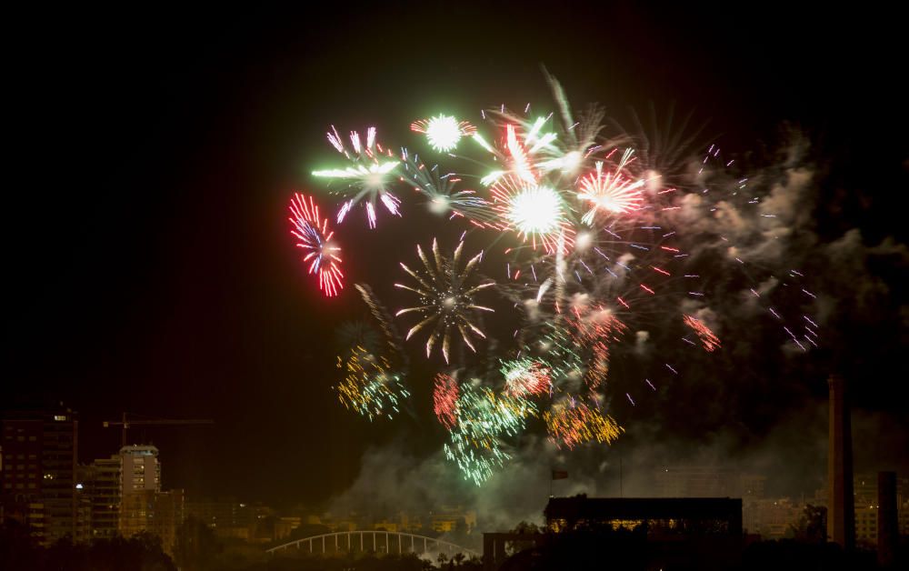 Primer castillo de fuegos de las Fallas