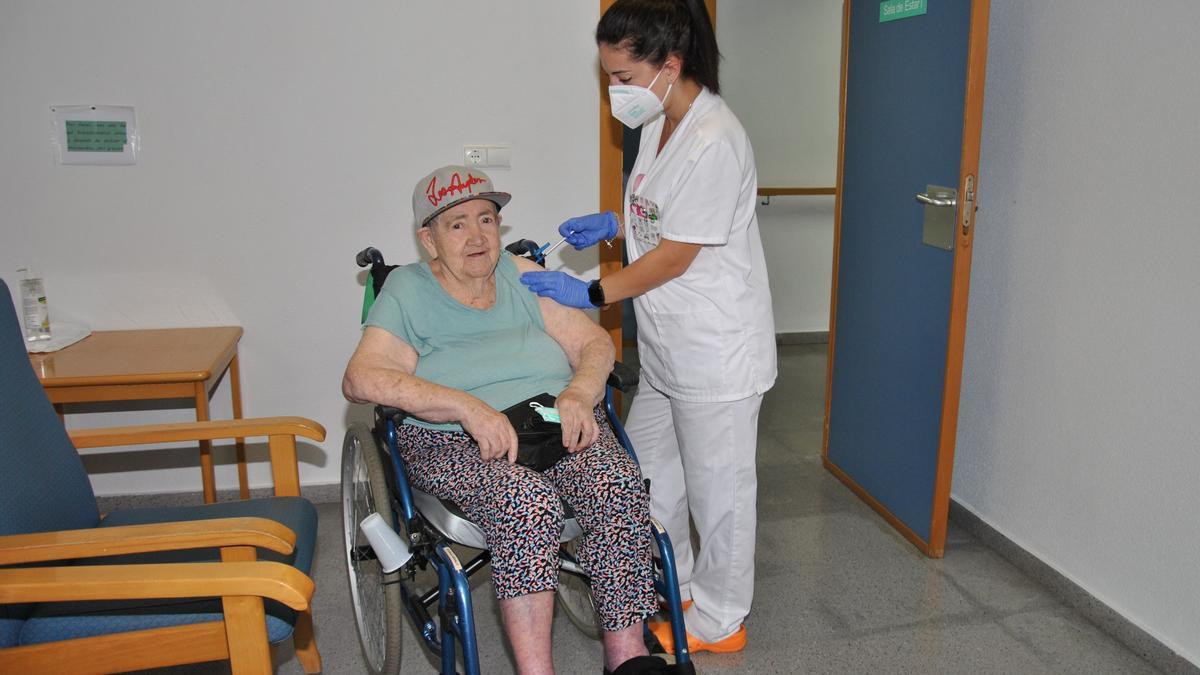 Vacunación de la cuarta dosis en la residencia del Pinar.