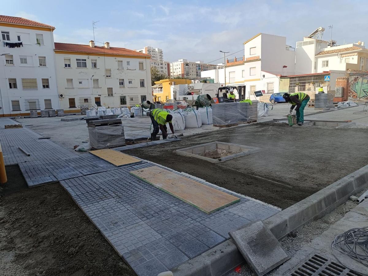 27/02/2026 Málaga.- La Junta construye un parking para compensar las obras del metro de Málaga en la calle Jorge Loring . La Consejería de Fomento, Articulación del Territorio y Vivienda está acondicionando una de las plazas de la calle Jorge Loring como aparcamiento paliativo, con el objeto de mitigar las molestias ocasionadas a los vecinos por las obras del segundo tramo de la prolongación del metro de Málaga al futuro hospital, entre Hilera-Eugenio Gross. POLITICA ANDALUCÍA ESPAÑA EUROPA MÁLAGA JUNTA