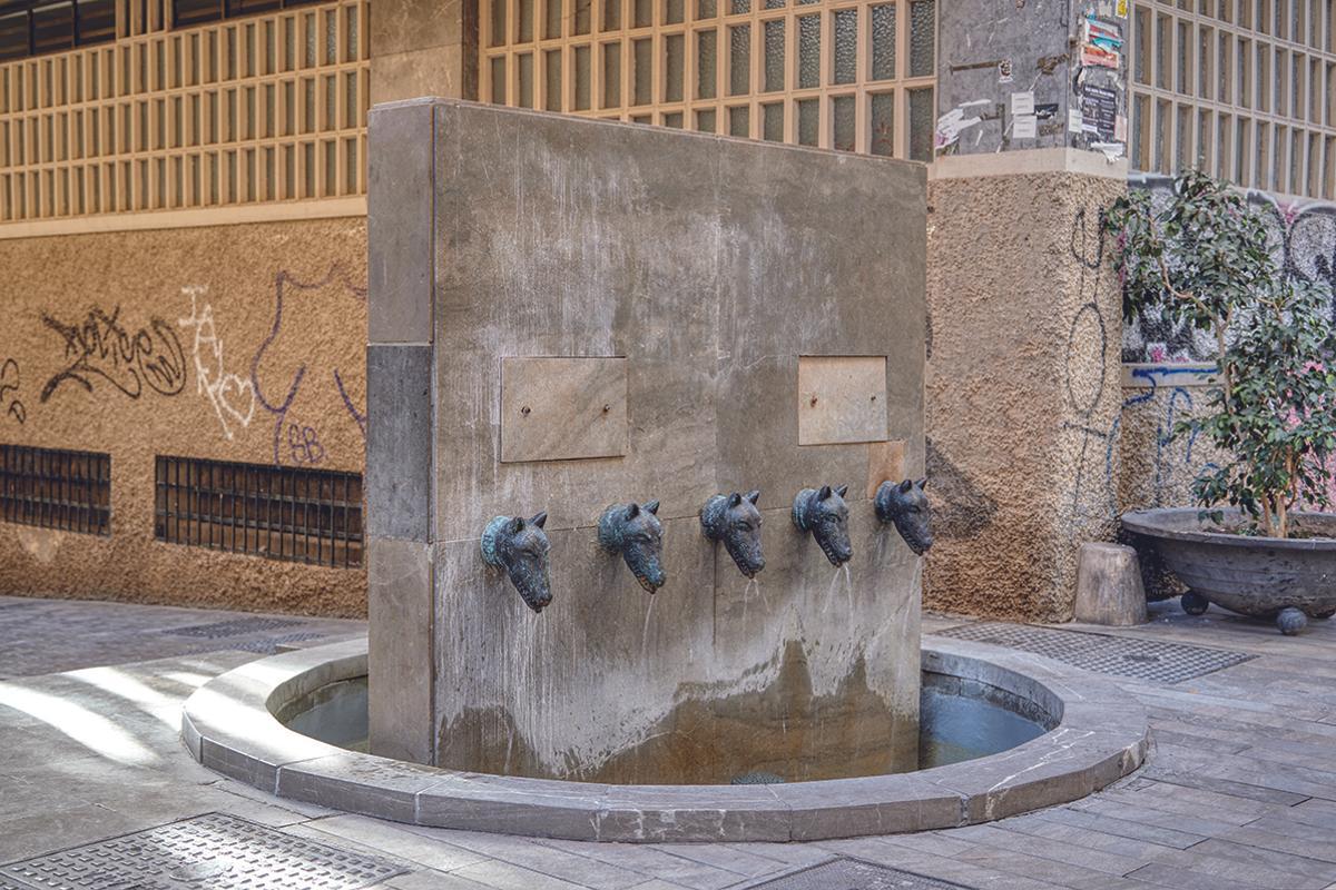 Fuente Diana y Acteón en calle Beatas y Granados, conectada con la de la plaza de Uncibay.