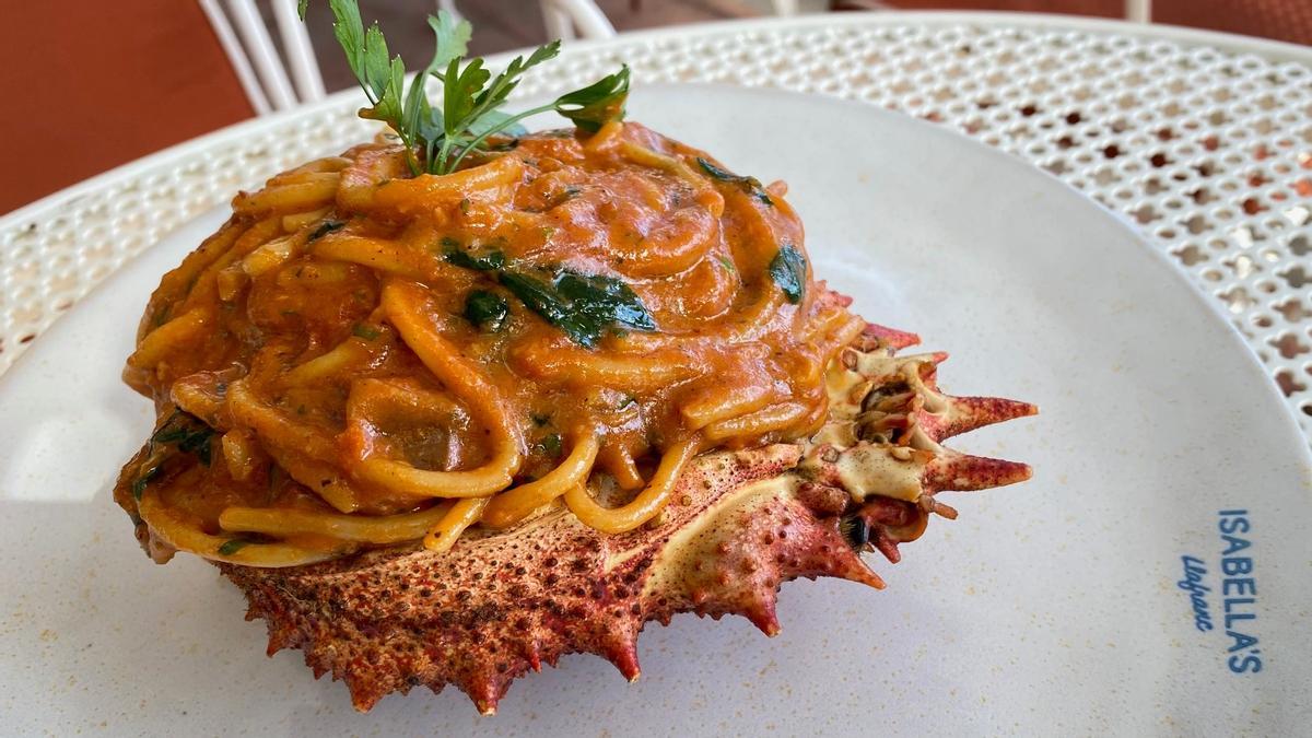 Los espaguetis con centollo del restaurante Isabella’s Llafranc.