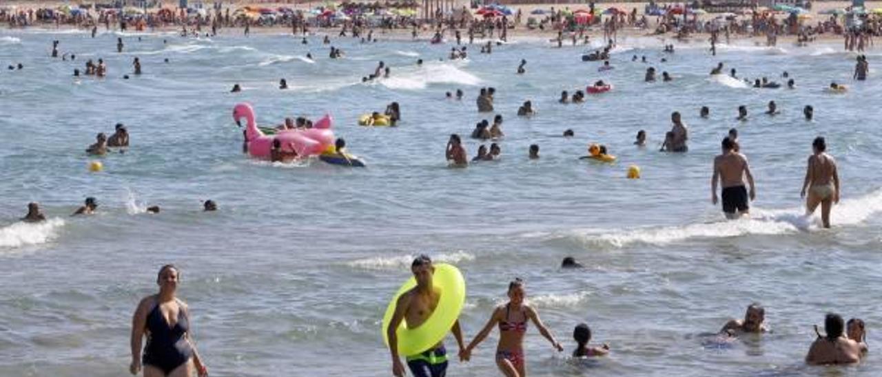 Imagen de ayer de la playa del Port de Sagunt.