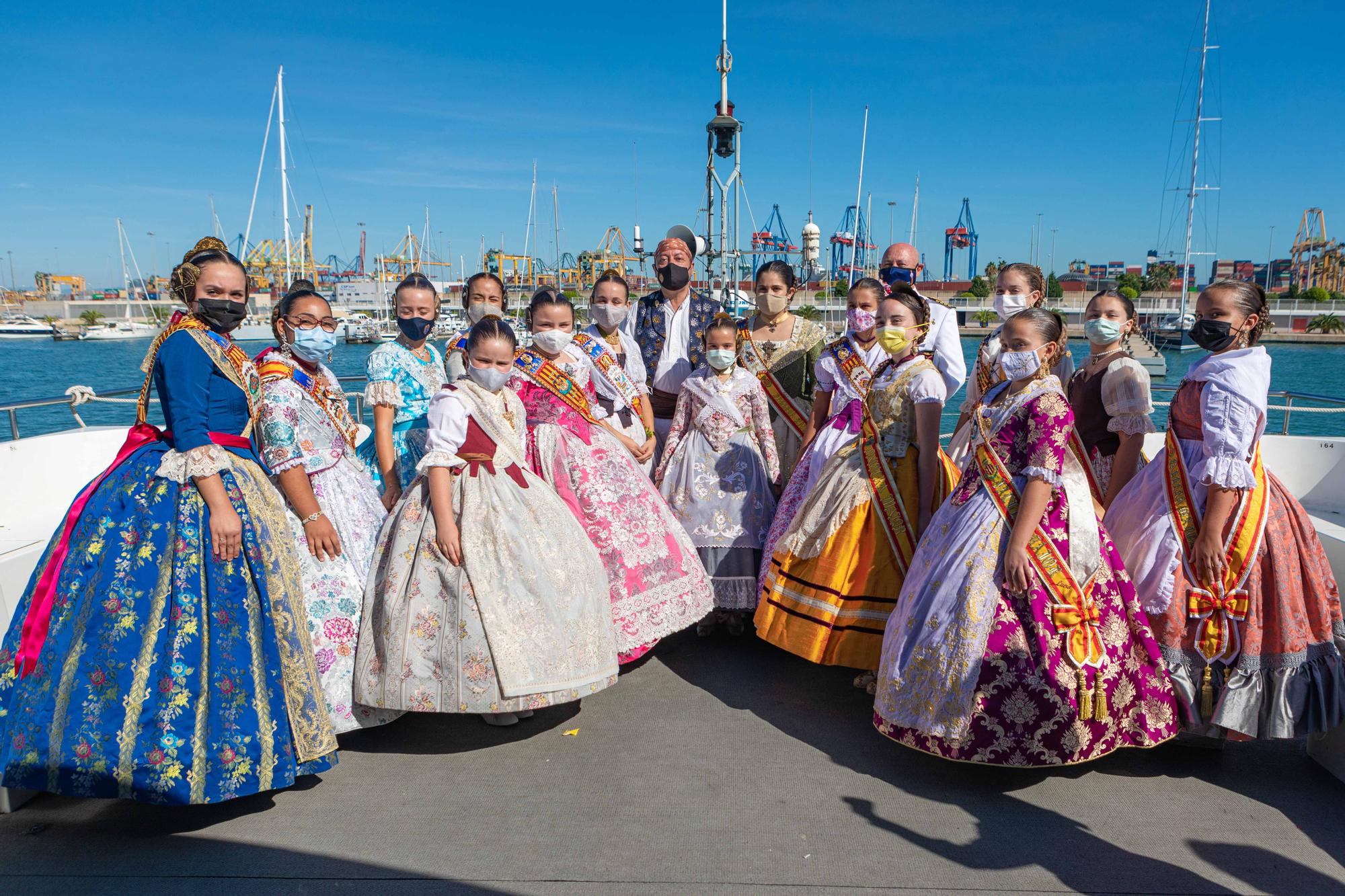 Las fallas del Marítim recuperan la Ofrenda Marinera