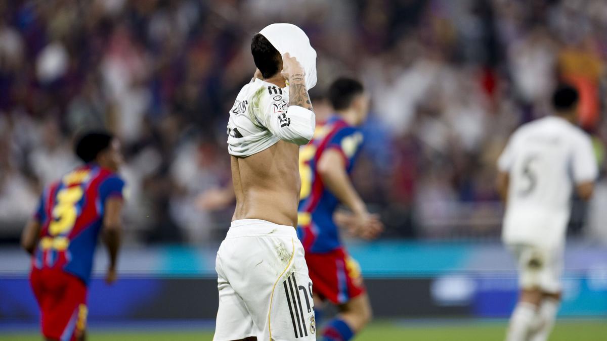 YEDA (ARABIA SAUDÍ), 11/01/2026.- El centrocampista del Real Madrid, Dani Ceballos, a la finalización de la final de la Supercopa de España que han disputado FC Barcelona y Real Madrid, este domingo en el estadio Ciudad Deportiva del Rey Abdalá de Yeda (Arabia Saudí). EFE/ Kai Försterling