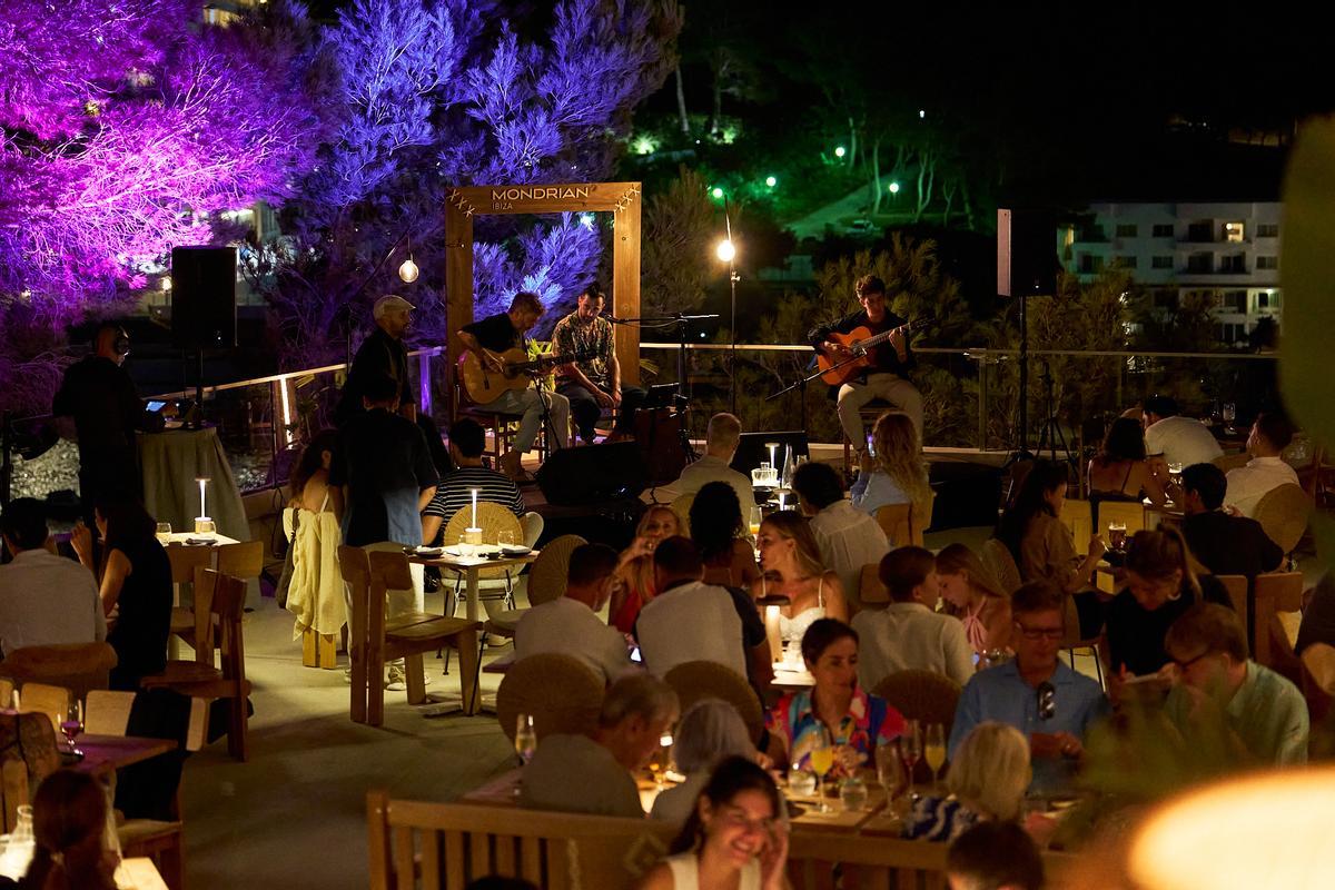 La agenda cultural de Mondrian Ibiza se prolonga hasta el día 18 de octubre.