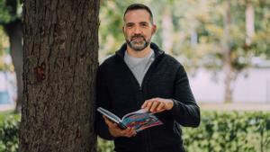 El escritor Pedro Mañas en la Feria del Libro de Madrid.