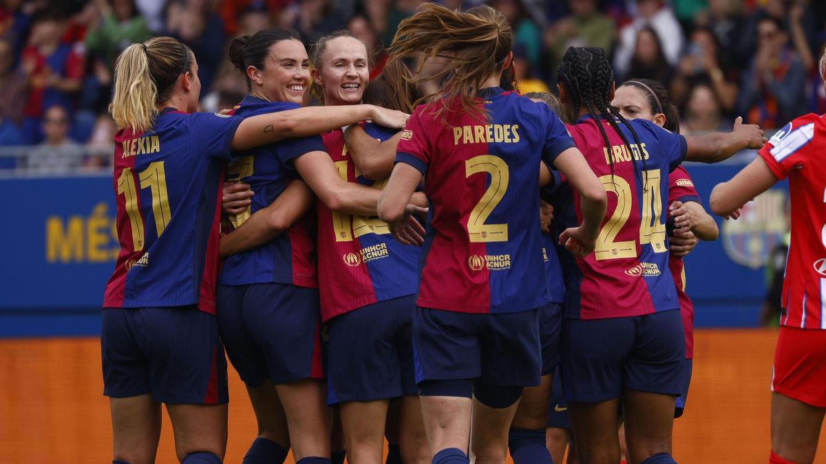 Las jugadoras del Bar?a celebra un gol