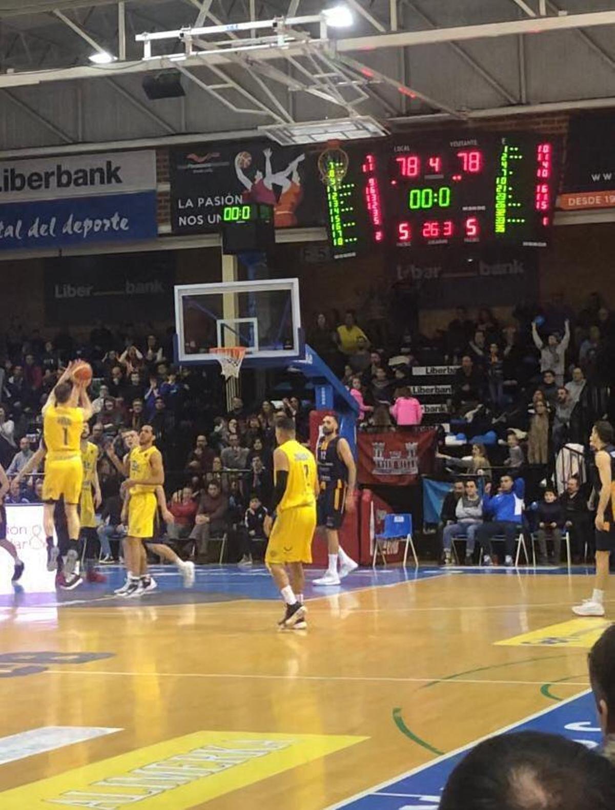 ¿Fue dentro o fuera de tiempo la última canasta del Ourense en el campo del Oviedo Baloncesto?