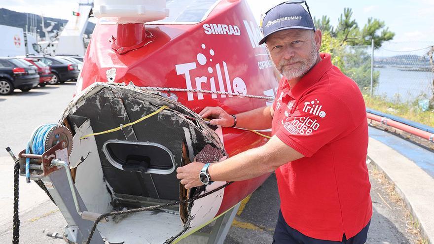 Un barco gallego rescata Antonio de la Rosa, el aventurero que estaba cruzando a remo el océano glaciar antártico grabando para Netflix