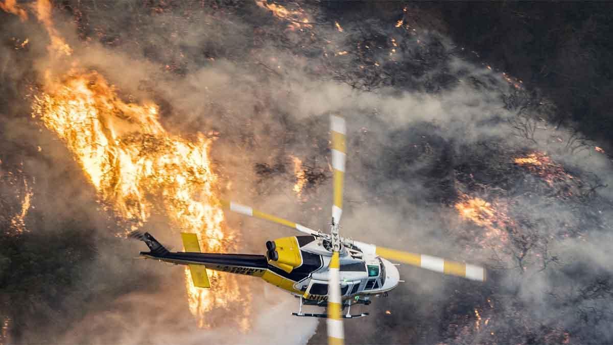 Cuatro incendios obligaron a cortar carreteras, cerrar escuelas y a evacuar a miles de personas.